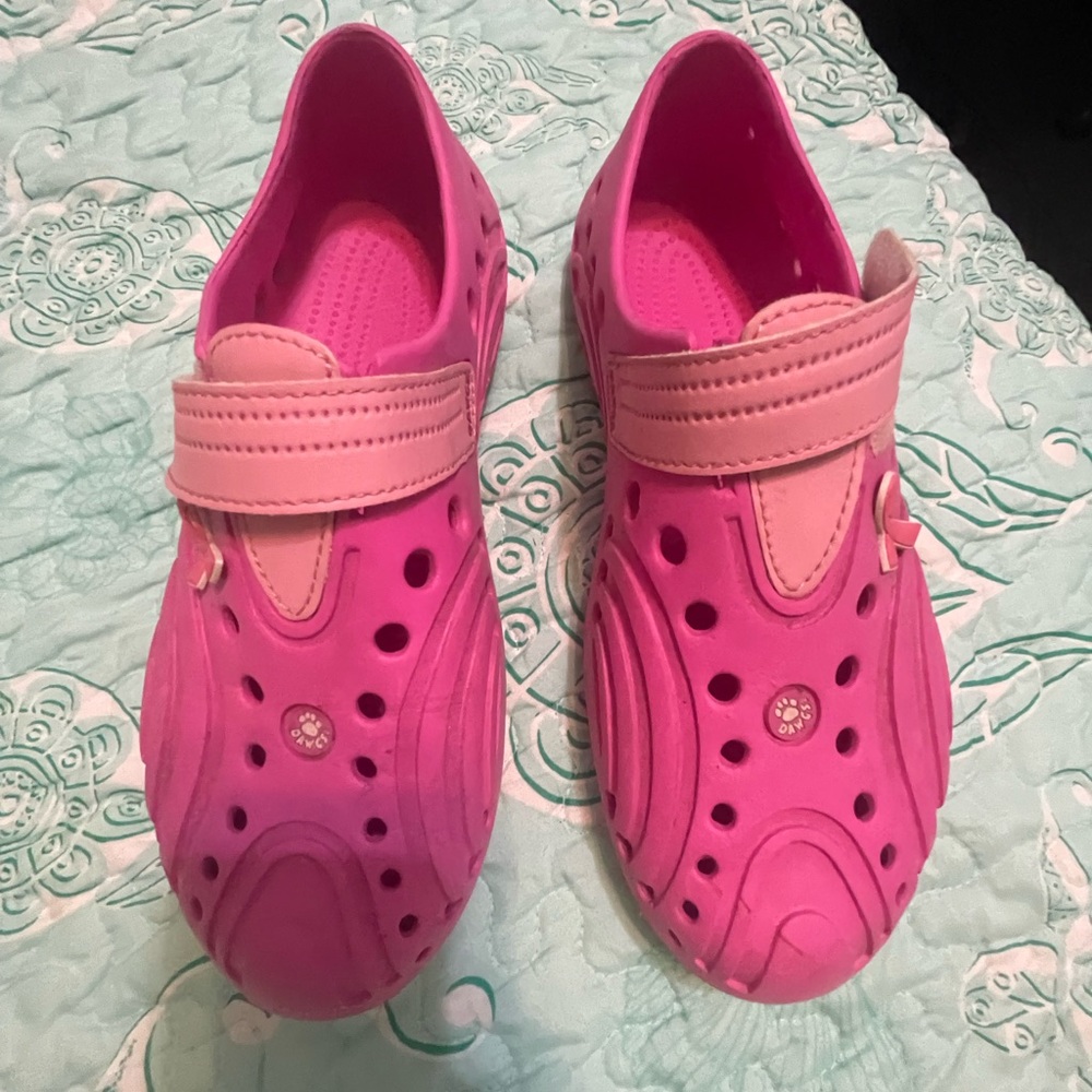 Dawgs bright pink golf shoe! Size 8